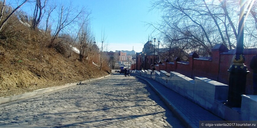 Спуск с Воскресенской  горы на площадь Ленина. 