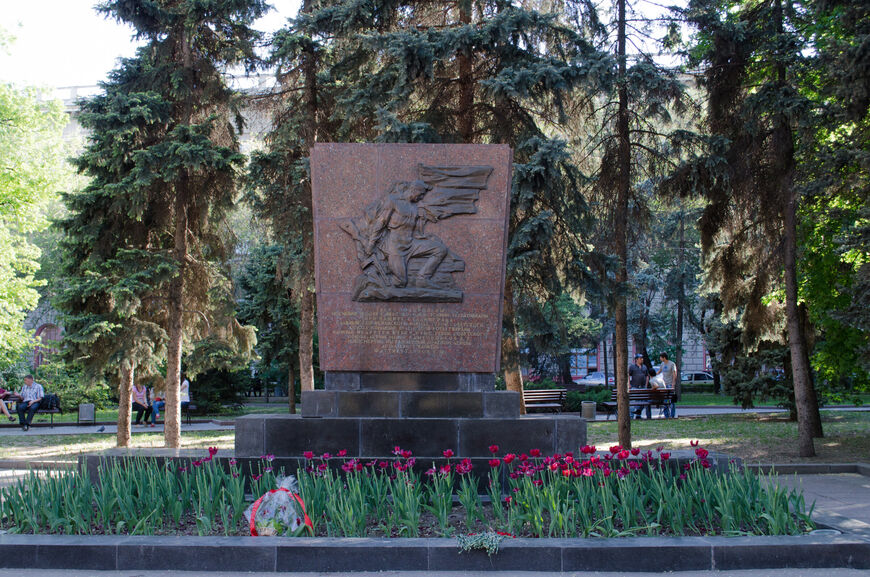 Памятник на братской могиле воинов-интернационалистов