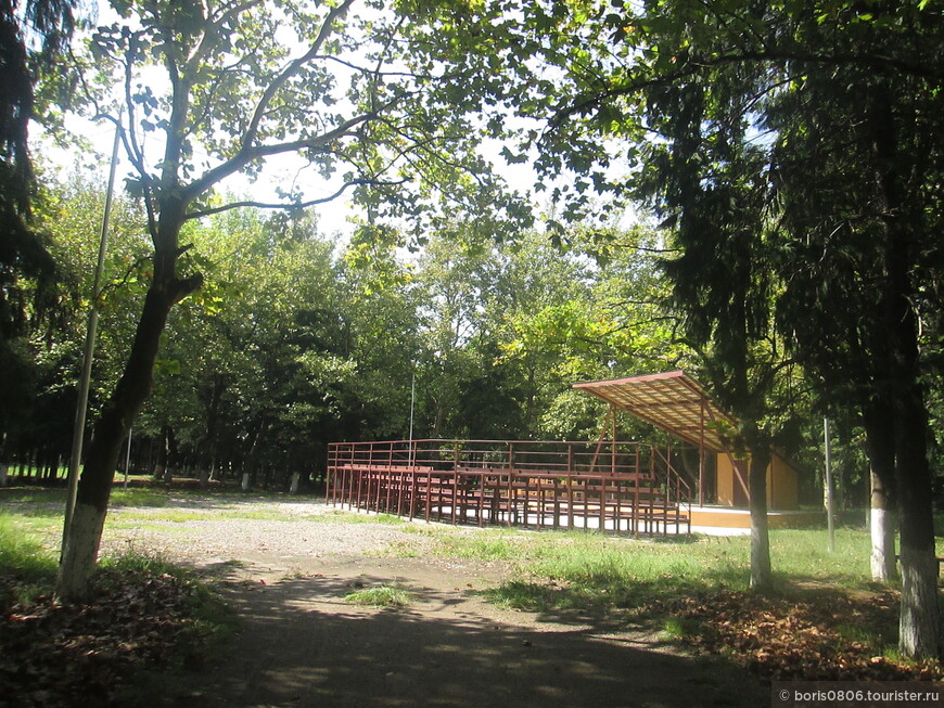 Хороший советский парк недалеко от станции Кутаиси-2