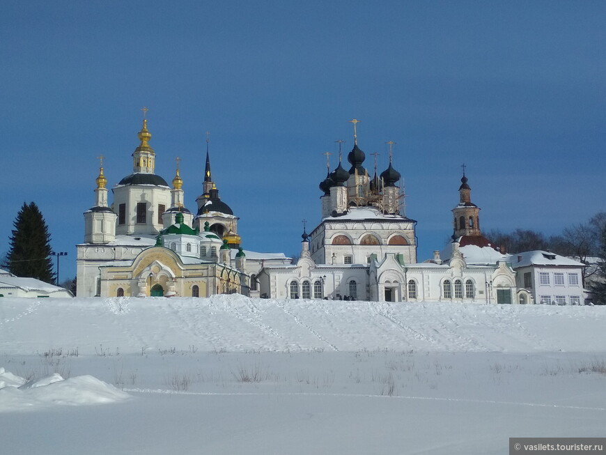 Великий белый Устюг и большой черный паровоз 