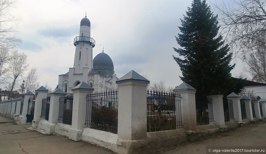 Белая соборная мечеть.