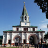 Здесь сохранилось много уникальных построек времен царя Алексея Михайловича 17 века. Как вам Передние ворота в усадьбу?