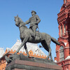Как защищали столицу в Великую Отечественную войну, и почему маршал Жуков изображен на коне, хоть на них уже не воевали в 1940х годах