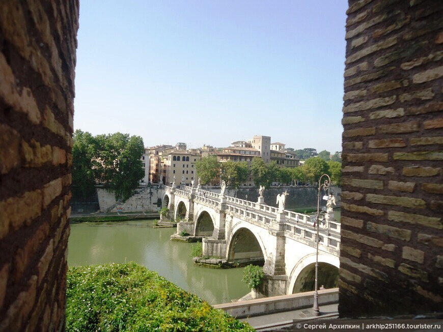 Древнеримский мост Святого Ангела ( 2 век) — самый красивый пешеходный мост Рима