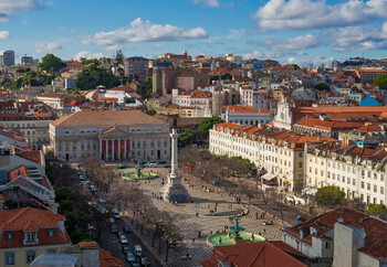 В Португалии отложили снятие ограничений из-за роста заболеваемости 