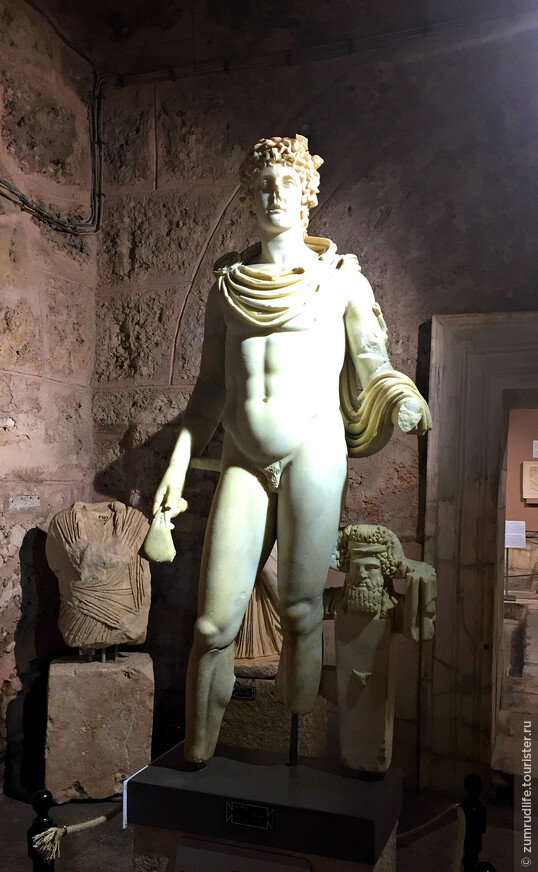 статуя Гермеса