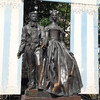 Писатели и поэты (вот Пушкин с женой после венчания, к примеру), художники и военные, артисты и политики.