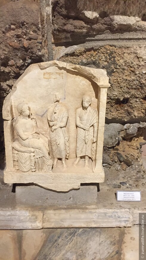 могильный камень в Музее Сиде