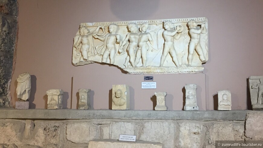 часть от саркофага в Музее Сиде