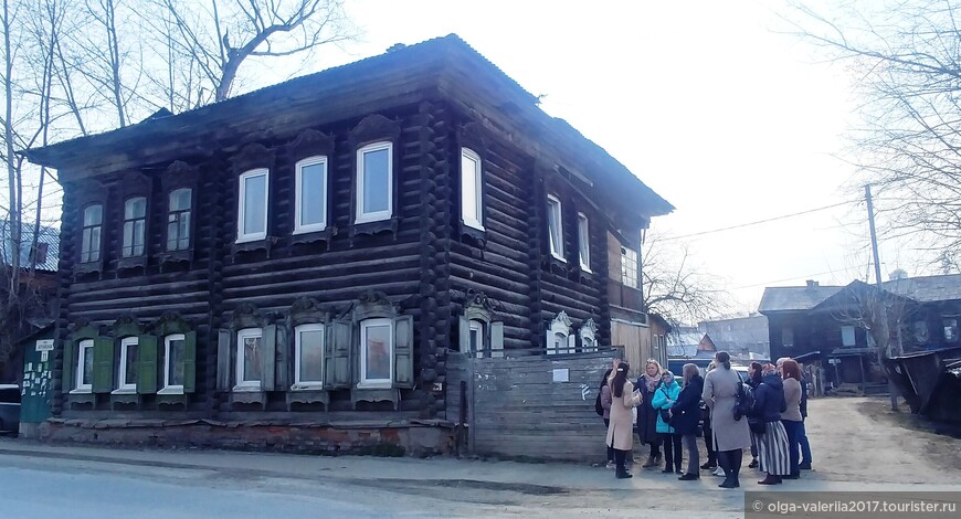 Бывший публичный дом на Бочановской улице .
  Экскурсия около дома.