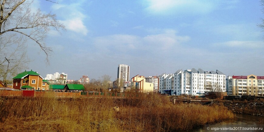 Вид на противоположный берег Ушайки с ул.Алтайской.