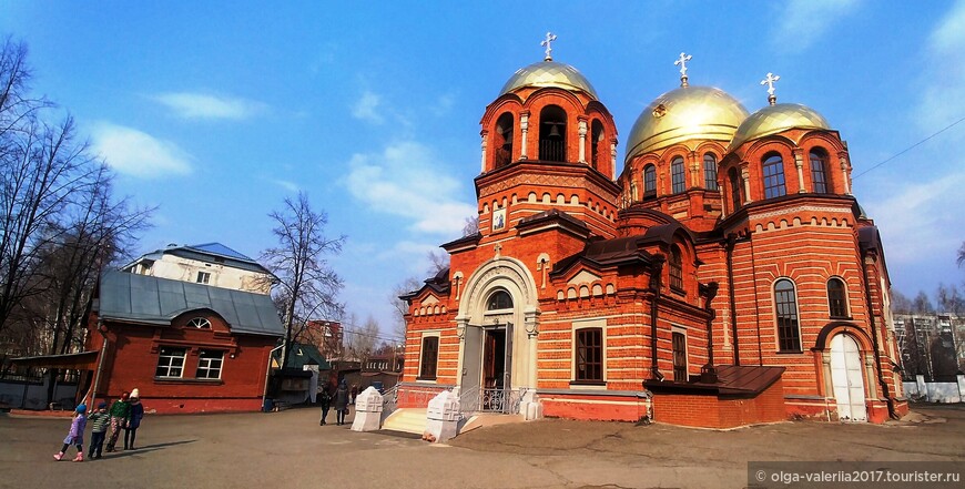 Двор Петропавловского собора.