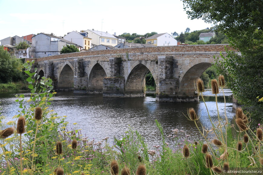 Римский мост в Луго, через который проходит один из маршрутов Пути Св. Иакова