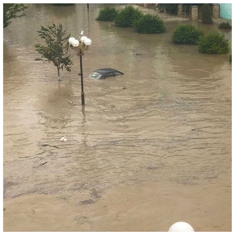 Керчь в Крыму ушла под воду из-за мощного ночного ливня: фото ужасающего потопа от очевидцев событий