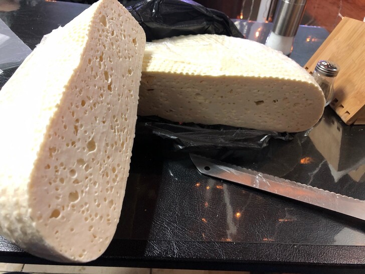 Сыр на прилавках Грозного всегда свежий