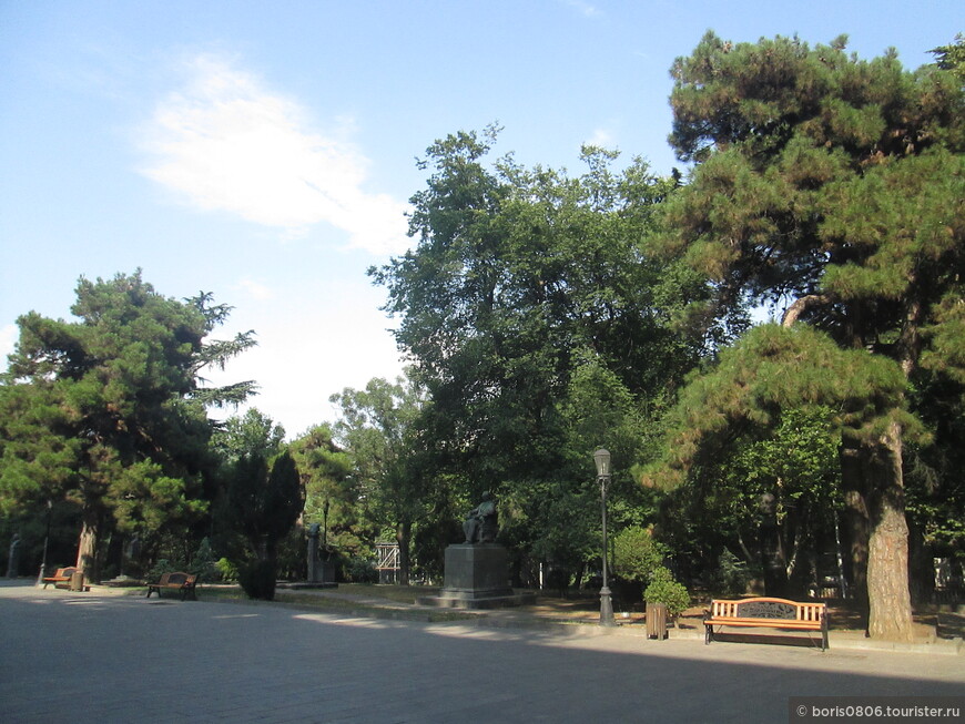 Университетский парк, тихий и познавательный