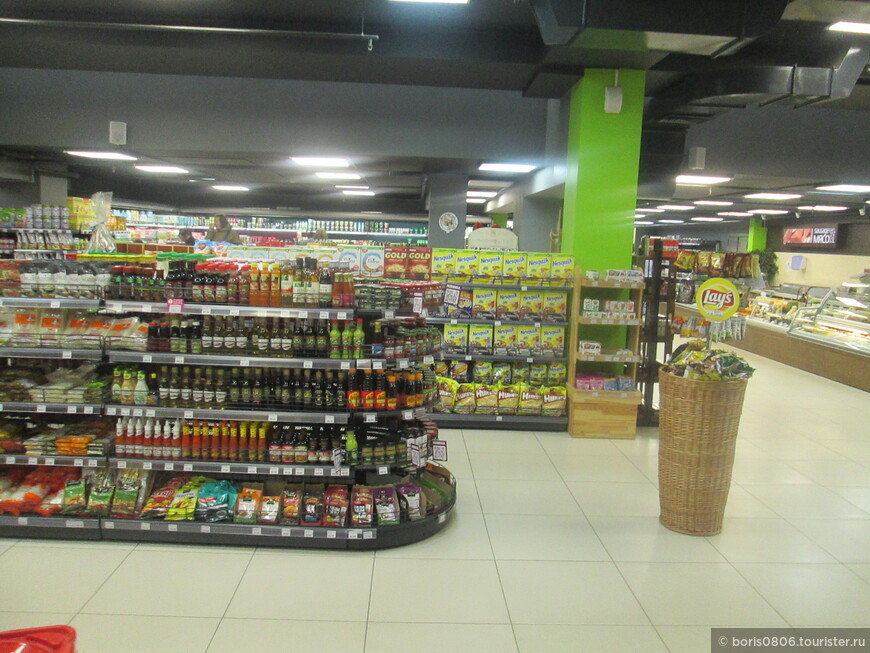 Солидный супермаркет с большим выбором редких товаров 