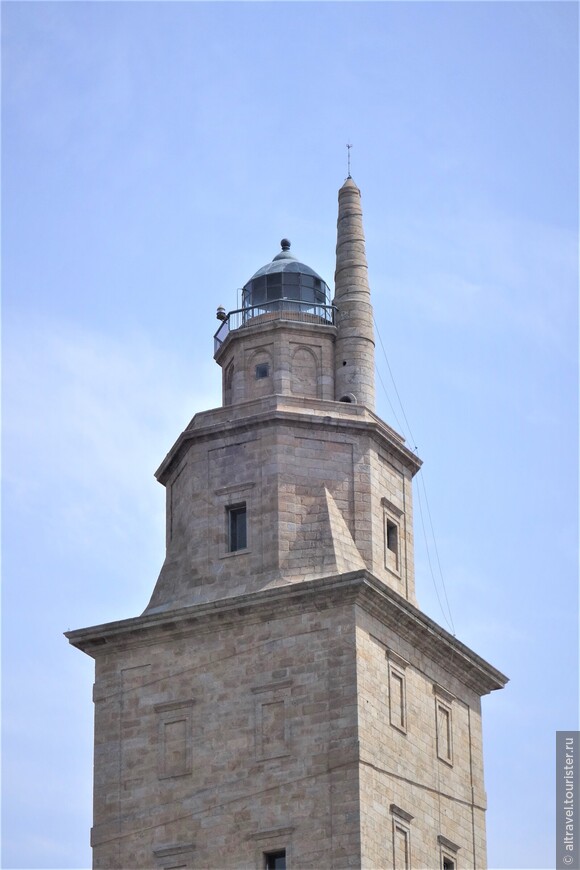 Башня Геркулеса с другого ракурса