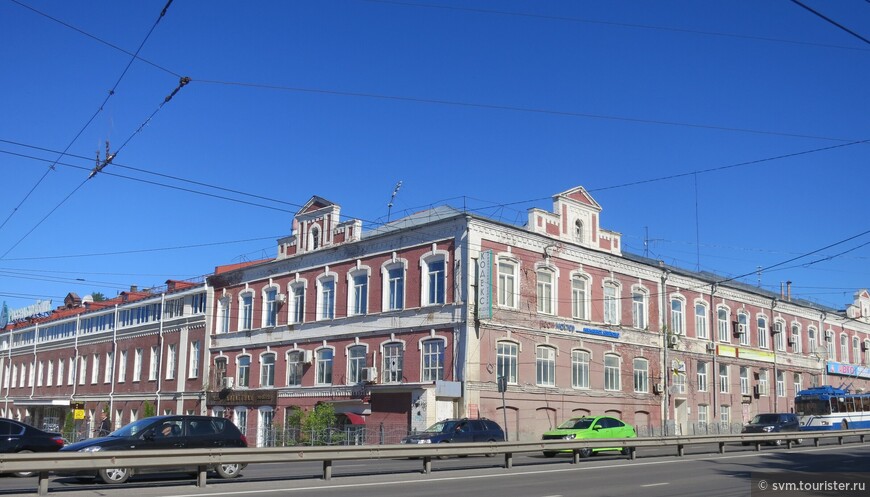  Есть мнение,что Куваевская мануфактура играет для Иванова,такую же роль,как например Кремль-находится в самом центре,видно издалека,своими фасадами выходит на реку и на главную улицу города