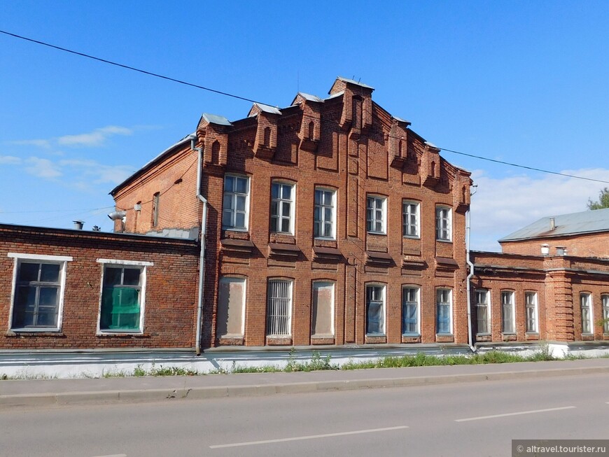 Здание казённого винного склада, начало 20-го века, сейчас - пекарня. Источник: Wikimapia.
