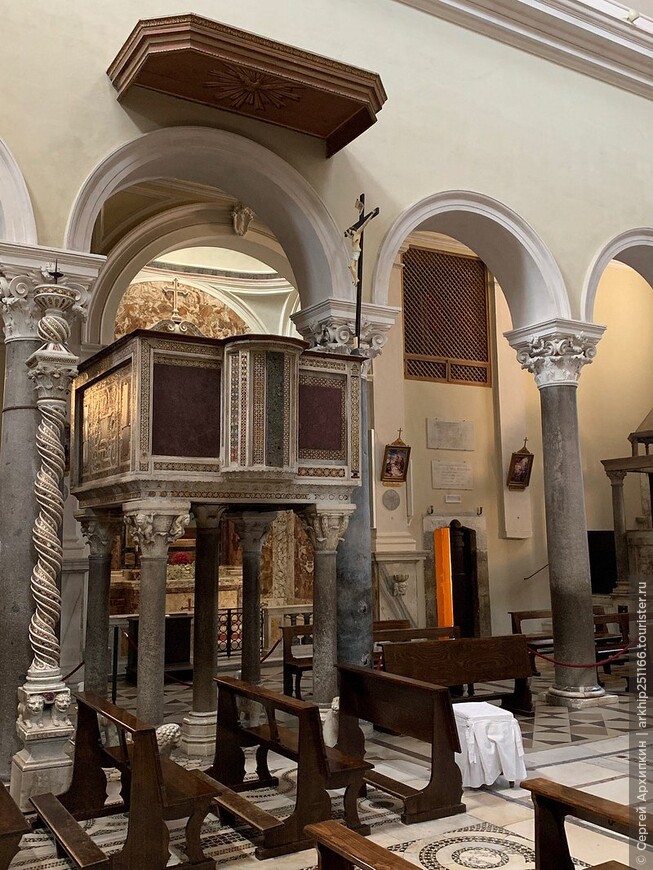 Средневековый Кафедральный собор 12 века в Террачине в регионе Лацио, Италия
