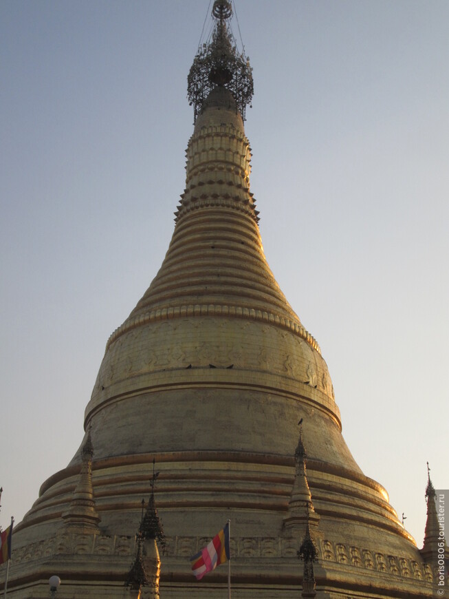 Пагода лежащего Будды, которая особенно красива на закате 