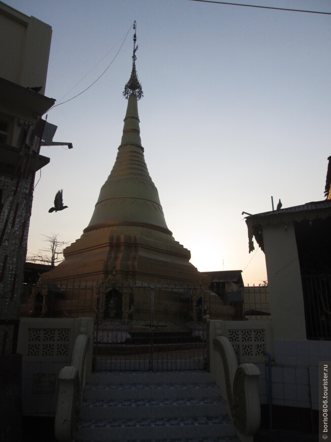Пагода лежащего Будды, которая особенно красива на закате 