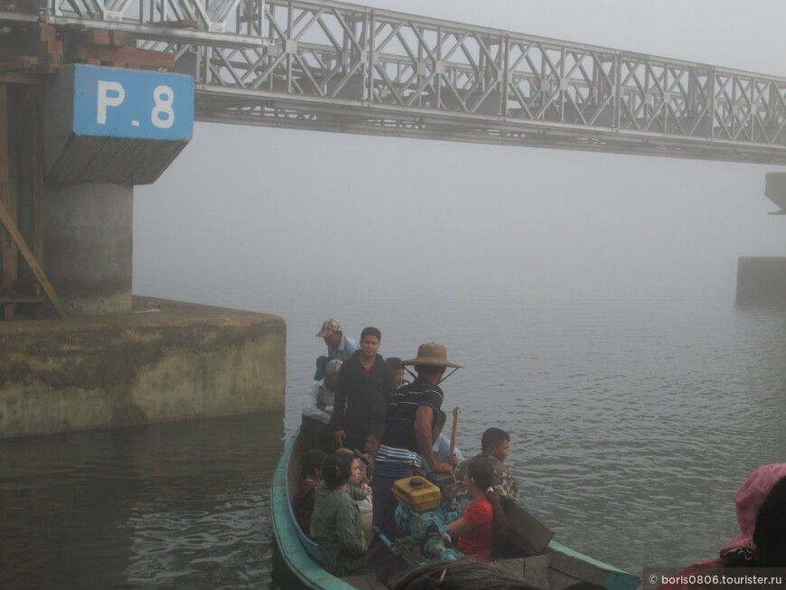 Паромная переправа через реку около деревни U Toe — неизбежное препятствие по пути к пляжу 