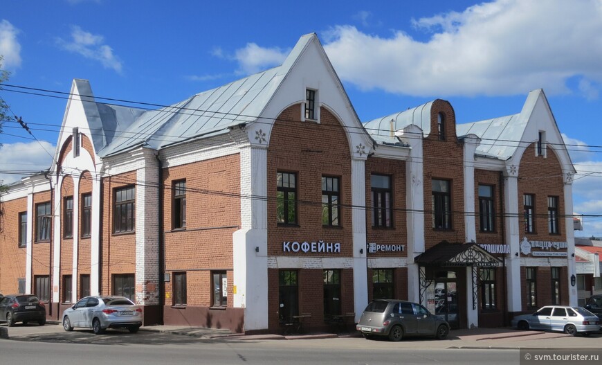  Здание выстроено купцом Кулаковым,затем было арендовано под-Новый клуб.Здесь проводились литературные вечера,лекции,встречи врачей и учителей города и тд.