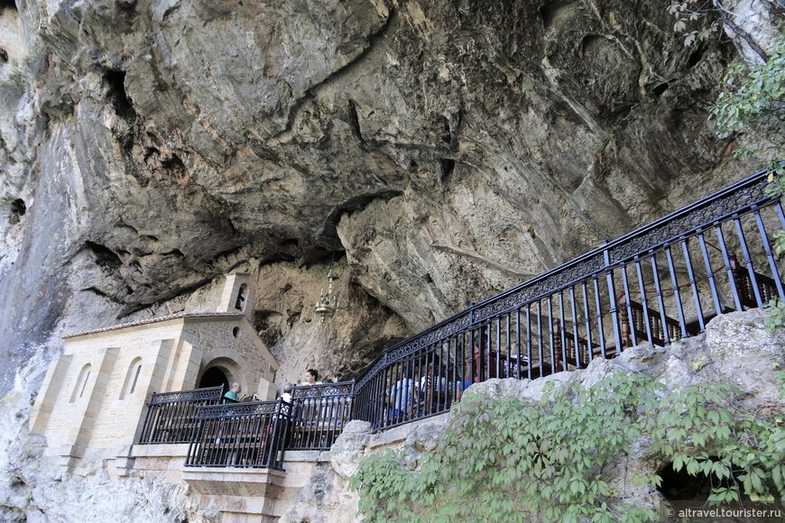 Священная пещера