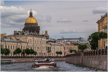 В Петербурге катамаран столкнулся с яхтой 