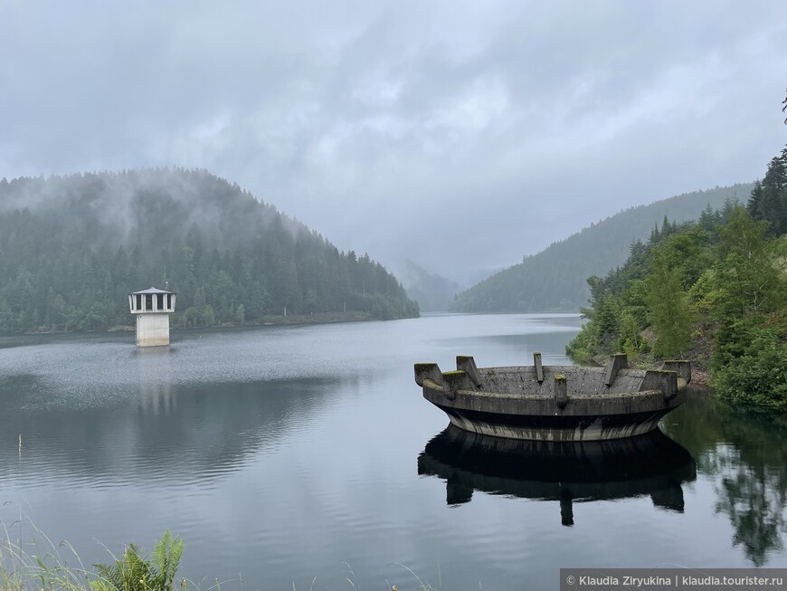 Горное озеро — водохранилище Маленький Кинциг