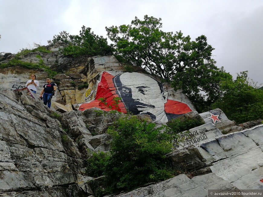 Памятник В. И. Ленину на скале у Пятигорска...