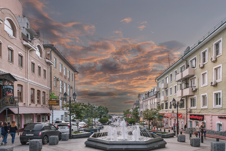Пешеходная улица Адмирала Фокина - популярное и удобное для туриста место