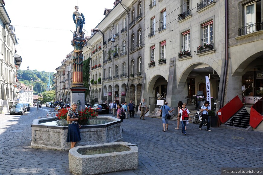Фонтан «Правосудие» (Gerechtigkeitsbrunnen) на одноимённой улице