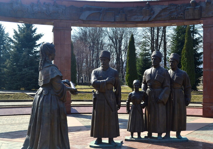 Памятник присоединения Осетии к России