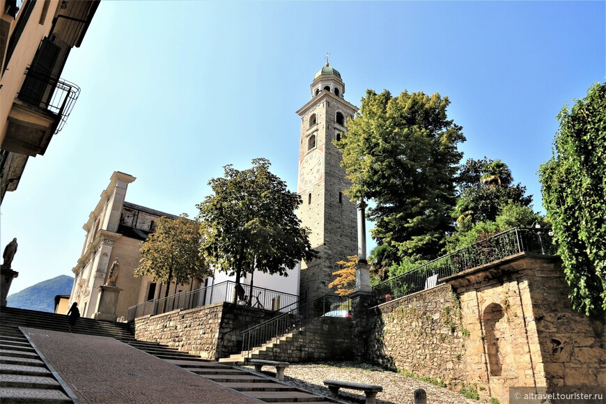 Лугано: Вид снизу на собор Сан-Лоренцо и его колокольню 