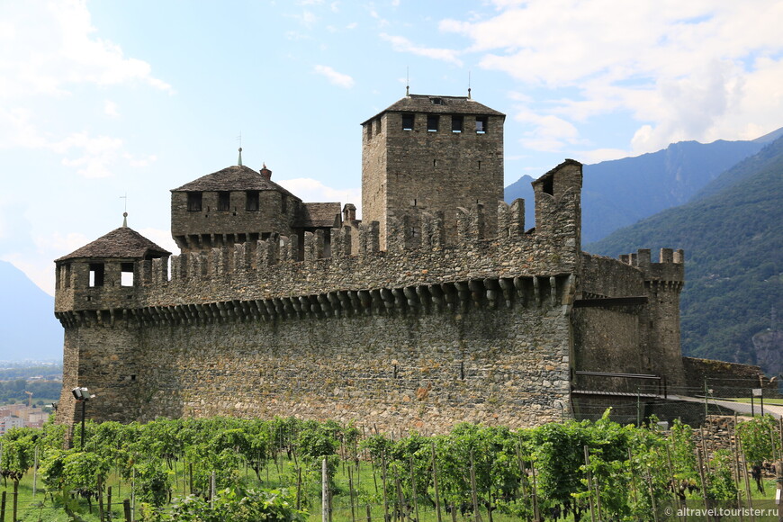 Замок Castello di Montebello