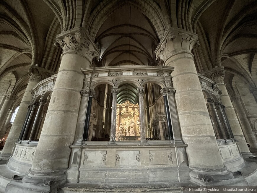 Удивительная Базилика Сен Реми, в тени знаменитого собрата