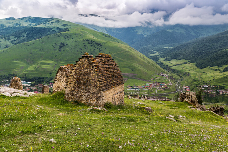 Склепы в Фиагдонском ущелье