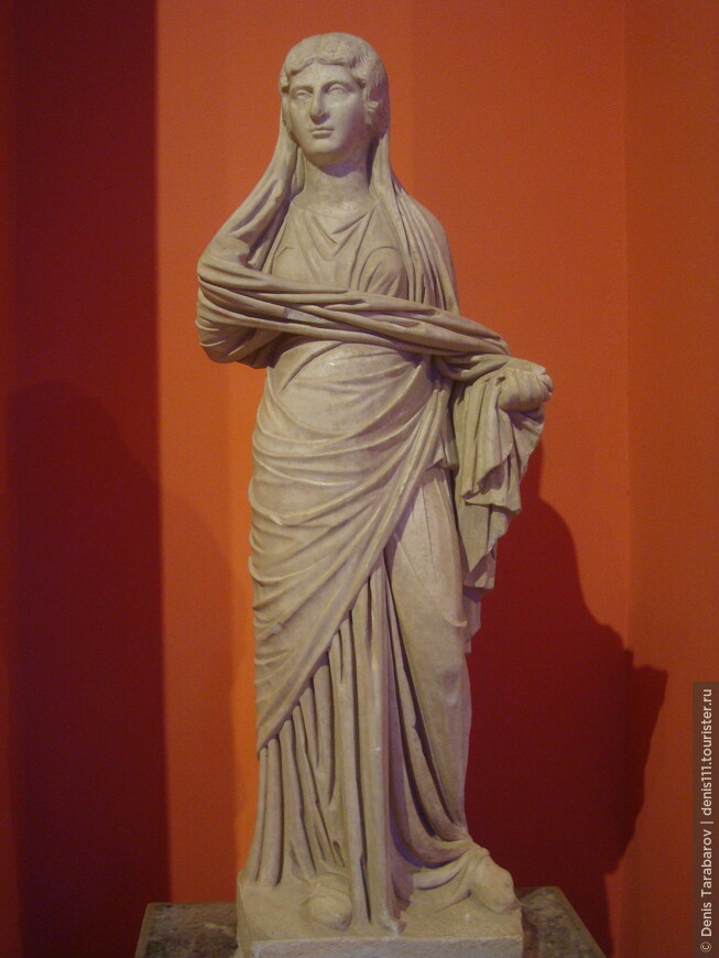 Статуя женщине 2 в до н.э. Античный город Перге (находится на окраине нынешней Анталии)