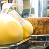 Рынок в Кальяри, где можно купить местный сыр пекорино