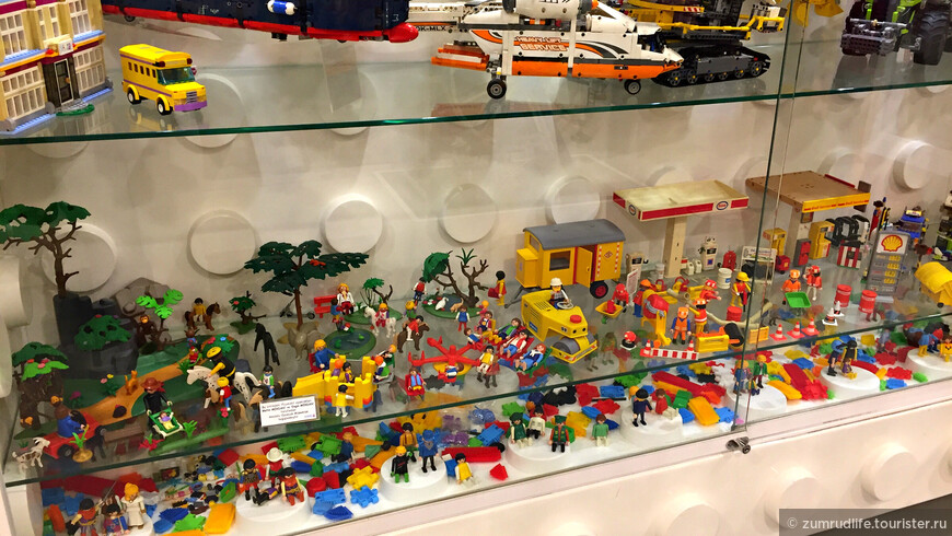 наборы конструкторов Lego в музее