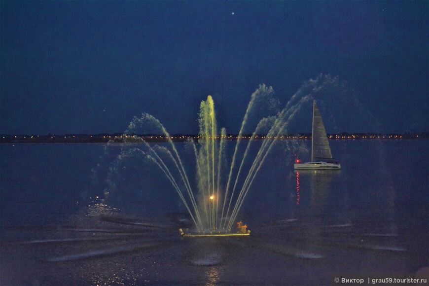 Единственный в России плавающий светомузыкальный фонтан в реке