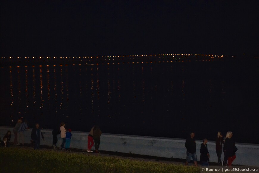 Единственный в России плавающий светомузыкальный фонтан в реке