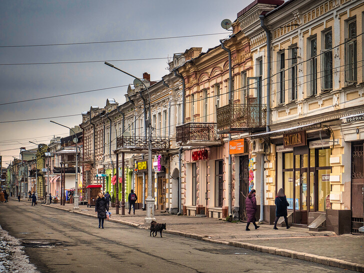 На проспекте Мира Владикавказа находится несколько сувенирных магазинов