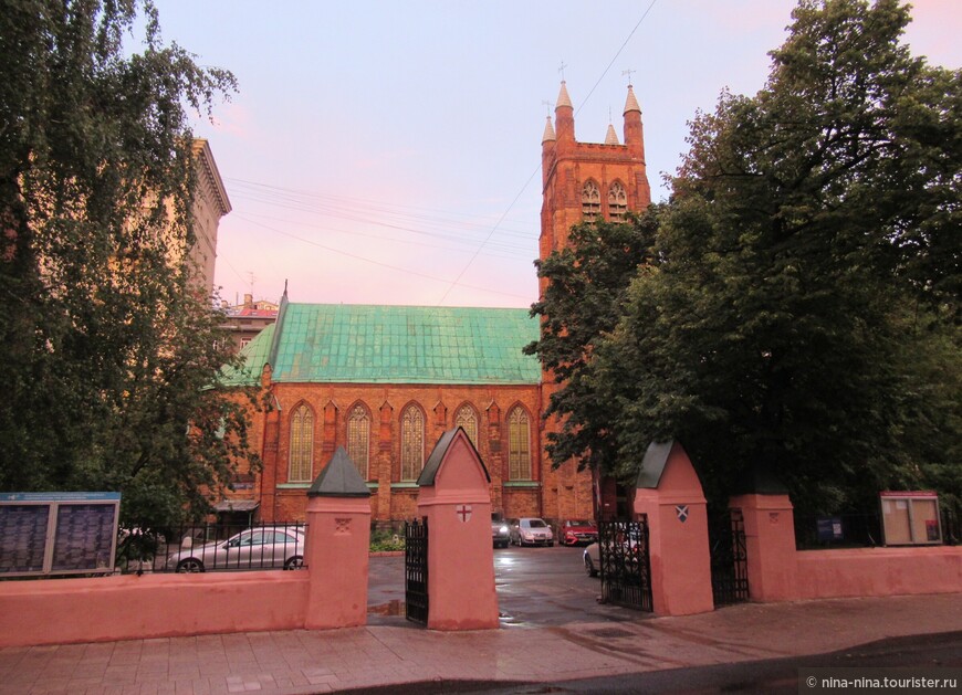 Англиканская церковь Святого Андрея в Москве. Июль 2021 г.