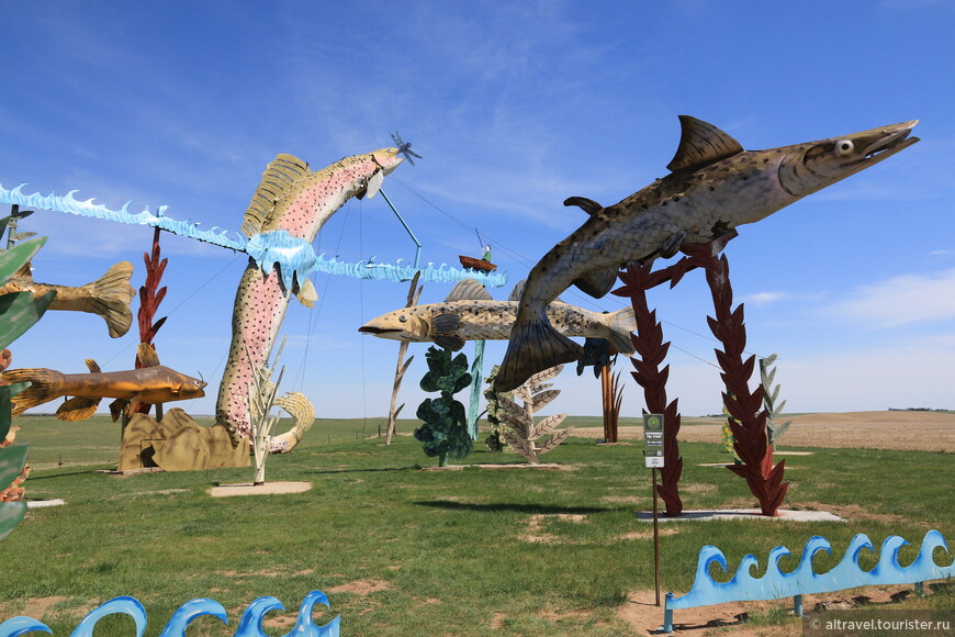 Еще одна инсталляция на Волшебной дороге, под названием мечта рыбака
