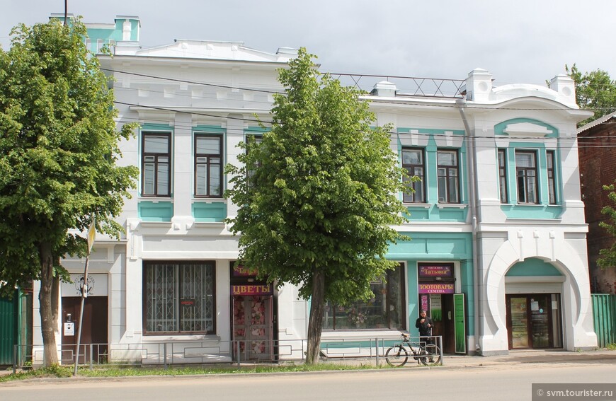  Дом Маурцева один из лучших образцов модерна в городе,ведь строил его архитектор А.Снурилов,который построил усадьбу Д.Бурылина в Иваново.