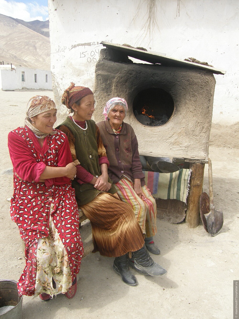 Жители аулов. Горный кишлак Узбекистан. Памир Бадахшан люди. Памирцы в Бадахшане. Горный Бадахшан памирские таджики.